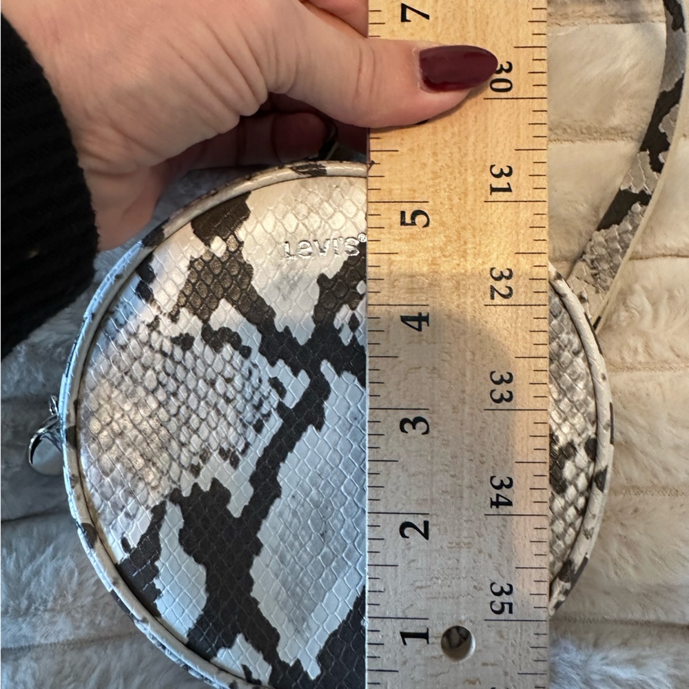 Levi’s Snakeskin Belt Bag Fanny Pack - Picture 8 of 10